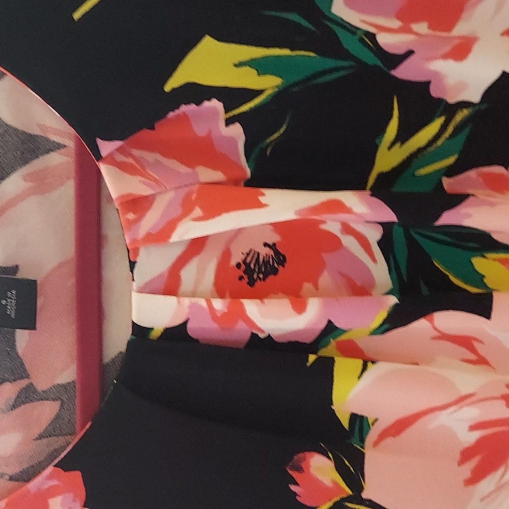 Ann Taylor Black Floral Cap Sleeve Pleated Blouse Top Sz S - Picture 4 of 6